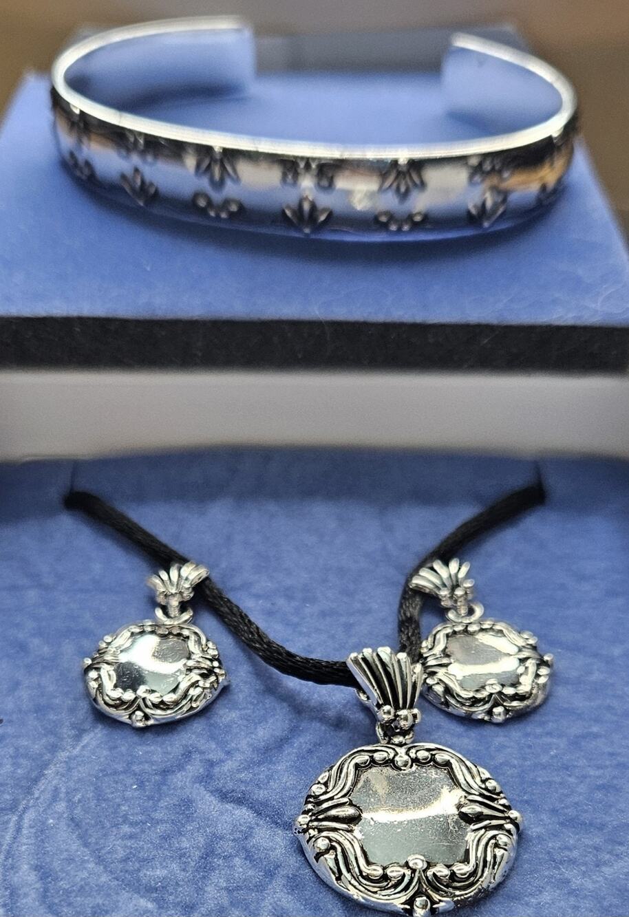 Vintage Avon Textured Silvertone 3 Piece Set NEW in Original Box